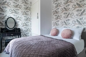 บ้านพัก, 2 ห้องนอน, ลานระเบียง, วิวสวน | 2 ห้องนอน, เปลนอนเด็กแบบพกพา