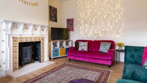 House, 2 Bedrooms, Patio, Garden View | Living room - Bright And Beautiful City Cottage With Courtyard (Brighton)
