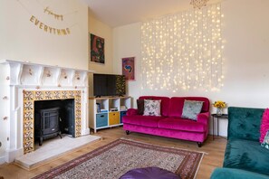 Living room - Bright And Beautiful City Cottage With Courtyard (Brighton)