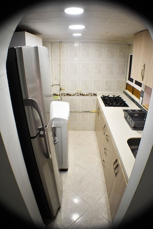 Apartment, 3 Bedrooms, Accessible, Smoking | Private kitchen