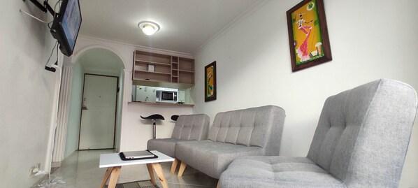 Apartment, 3 Bedrooms, Accessible, Smoking | Interior