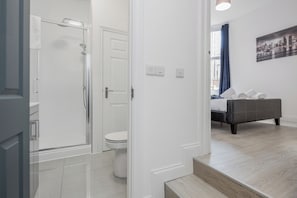 Apartment, 1 Bedroom | Bathroom - 1 Bedroom Apartment With Wifi and Parking (Bedford)