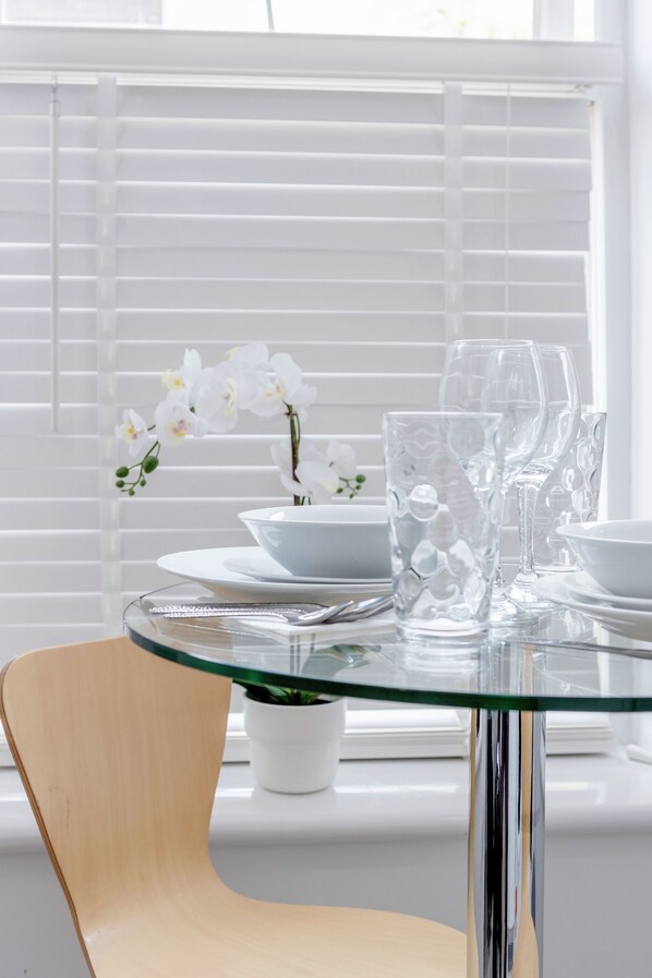 Apartment, 1 Bedroom | Dining - 1 Bedroom Apartment With Wifi and Parking (Bedford)