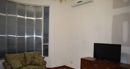 Comodo Cuarto En Casa Amplia