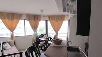 Apartment, 1 Bedroom, Smoking, City View | Dining