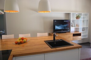 Apartment, 1 Bedroom, Smoking, Garden View | Interior