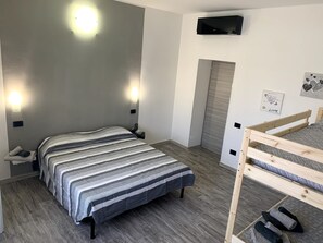 Apartment, 3 Schlafzimmer, Raucher, Stadtblick | 3 Schlafzimmer, Bügeleisen/Bügelbrett