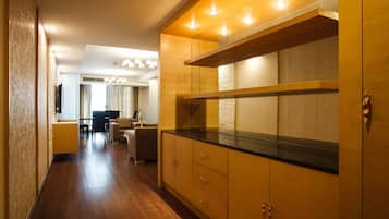Apartment, 3 Bedrooms, Accessible, Balcony | Interior