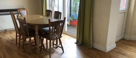 House, 3 Bedrooms, Fireplace | Living area