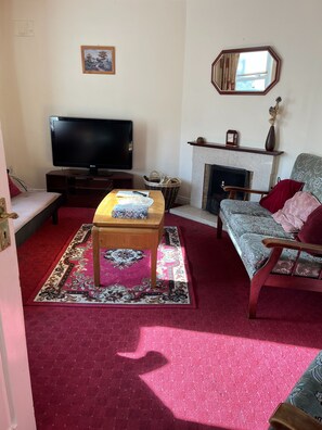 Casa, 3 habitaciones, chimenea | Área de sala de estar