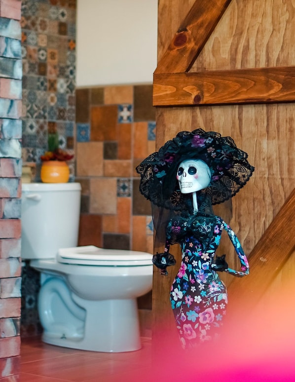 Room, 1 Bedroom, Accessible, Patio | Bathroom