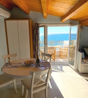 Apartment, 1 Bedroom, Smoking, Balcony | Dining