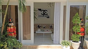Vila, 4 quartos, acessível, para fumantes | Detalhe da fachada