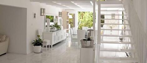 Villa, 4 Bedrooms, Accessible, Smoking | Living room