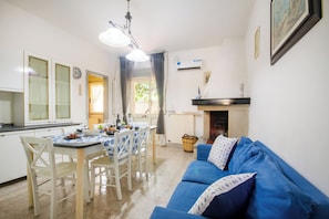 Maison, 3 chambres, fumeurs, patio | Salle de séjour