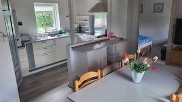 Bungalow, 2 Schlafzimmer, barrierefrei, Raucher | Eigene Küche
