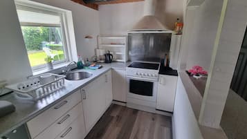 Bungalow, 2 Bedrooms, Accessible, Smoking | Private kitchen
