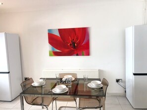 Apartamento, 3 quartos, varanda, vista para o jardim | Opções para refeição