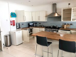 Apartamento, 3 quartos, varanda, vista para o jardim | Cozinha privada