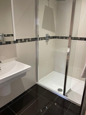 Departamento, 3 habitaciones, patio, vista al jardín | Baño