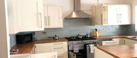 Apartamento, 3 habitaciones, patio, vistas al jardín | Cocina privada