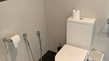 Apartment, 3 Bedrooms, Patio, Garden View | Bathroom