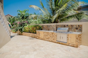 Apartment, 2 Bedrooms, Balcony, Pool View | BBQ/picnic area