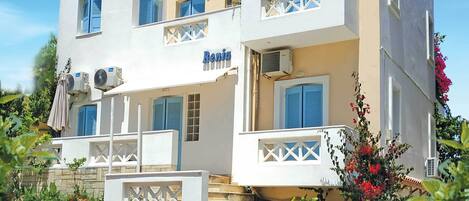 Studio, plusieurs chambres, balcon, vue jardin | Extérieur