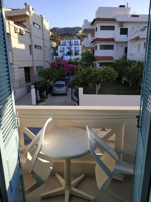 Estúdio, vários quartos, sacada, vista para o jardim | Sacada