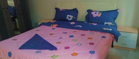 2 bedrooms, iron/ironing board, WiFi