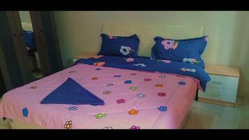 2 bedrooms, iron/ironing board, WiFi