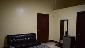 Unclassified image, 3 of 15, button - Cuarto En Amplia Casa (San Pedro Garza García)