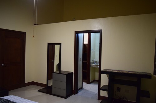 Cuarto En Amplia Casa