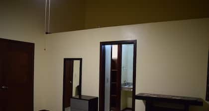 Cuarto En Amplia Casa