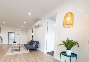 Apartment, 2 Bedrooms, Smoking, Balcony | Living room