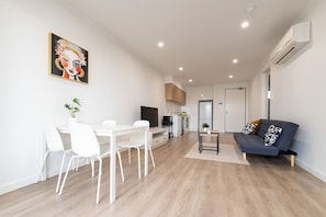 Appartement, 2 chambres, fumeur, balcon | Salle de séjour