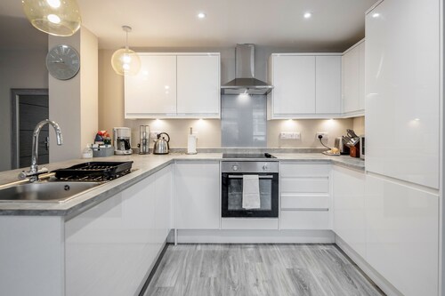 1br Apartment, Parking, Wifi, in Town Centre, For Business and Leisure