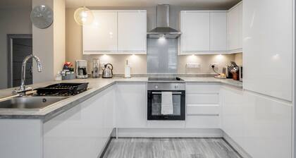 1br Apartment, Parking, Wifi, in Town Centre, For Business and Leisure