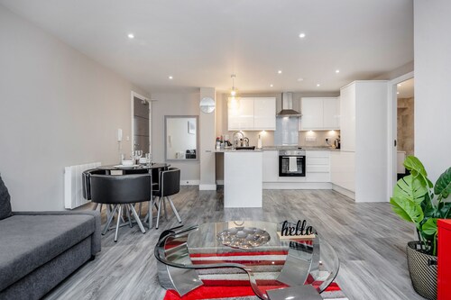 1br Apartment, Parking, Wifi, in Town Centre, For Business and Leisure