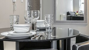 Private kitchen - 1br Apartment, Parking, Wifi, in Town Centre, For Business and Leisure (Bedford)
