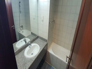 Apartment, 1 Schlafzimmer, barrierefrei, Raucher | Badezimmerausstattung