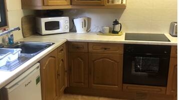 House, 2 Bedrooms, Patio, Garden View | Interior