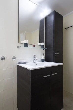 Apart Daire, 2 Yatak Odası, Balkon | Banyo