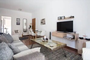 Apartment, 2 Schlafzimmer, Balkon | Esszimmer