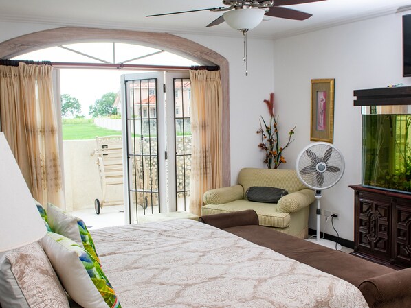 Dormitório compartilhado, 1 quarto, varanda, vista para o jardim | 1 quarto, Wi-Fi
