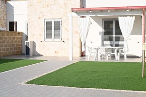 Maison, 2 chambres, accessible aux personnes à mobilité réduite, fumeur | Terrasse/Patio