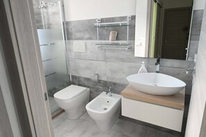Ferienhaus, 2 Schlafzimmer, barrierefrei, Raucher | Badezimmer
