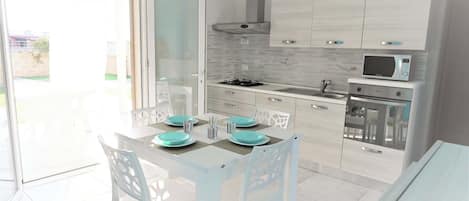 House, 2 Bedrooms, Accessible, Smoking | Interior