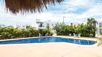 Apartemen, 3 kamar tidur | Kolam renang | Kolam renang outdoor