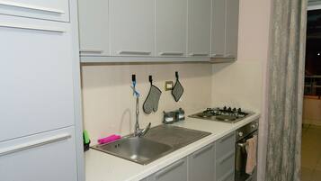 ์ํํธ, ์นจ์ค 1๊ฐ, ์ฅ์ ์ธ ์ง์, ๋ฐ์ฝ๋ | ๋ด๋ถ